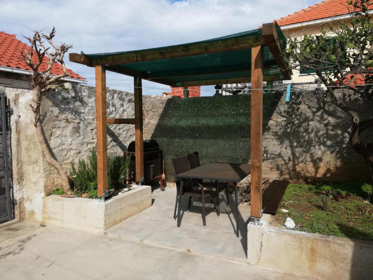 Apartman Postira Rot Luaran gambar